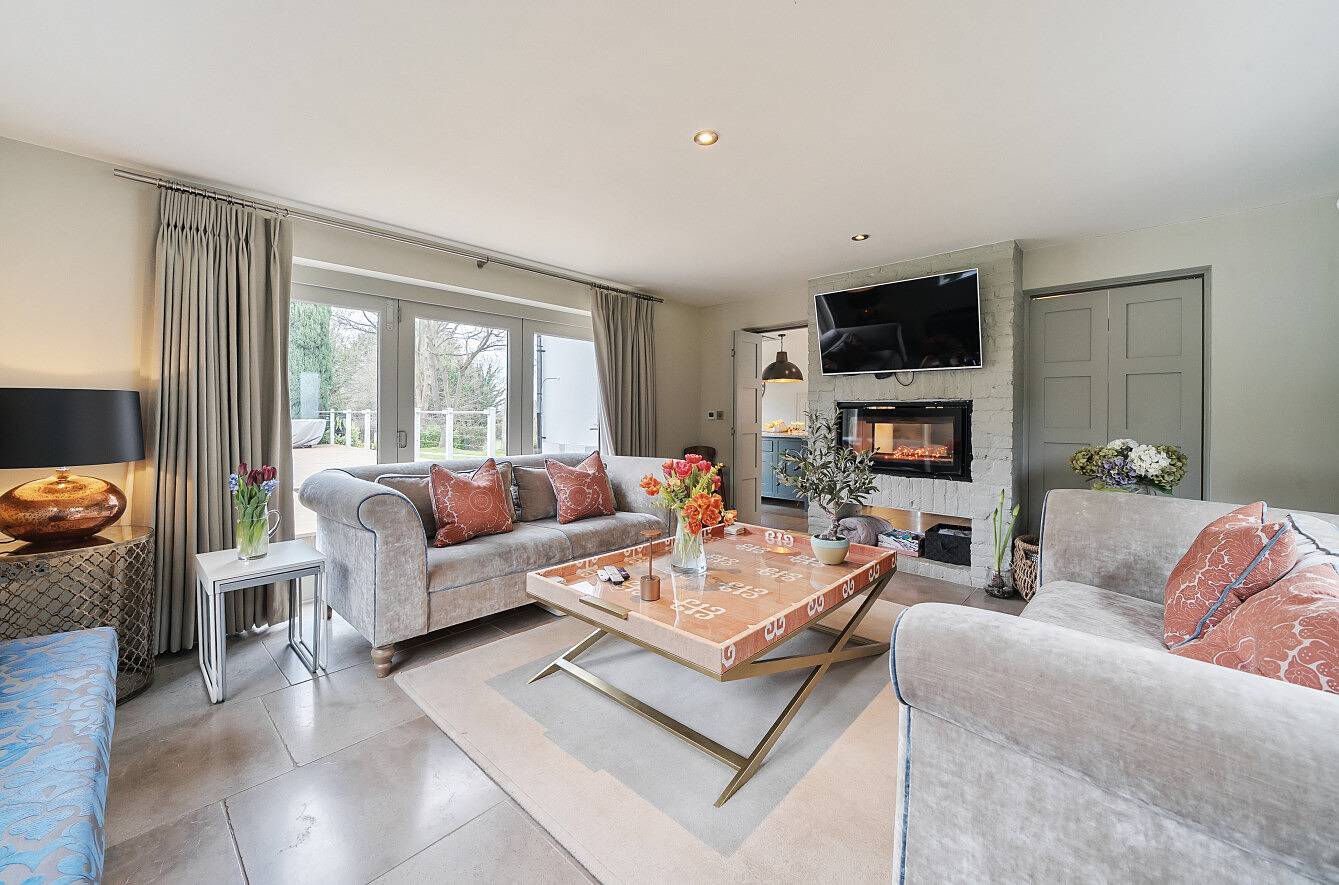 Luxury Countryside Retreat with Pool | Surrey Hills Escape - Pass the Keys in Effingham, Guildford