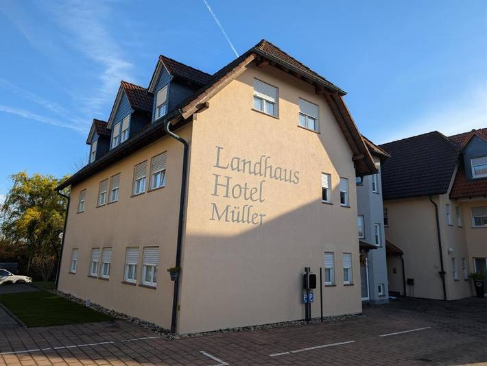 Hotel für 7 Personen, mit Terrasse und Garten in Großostheim