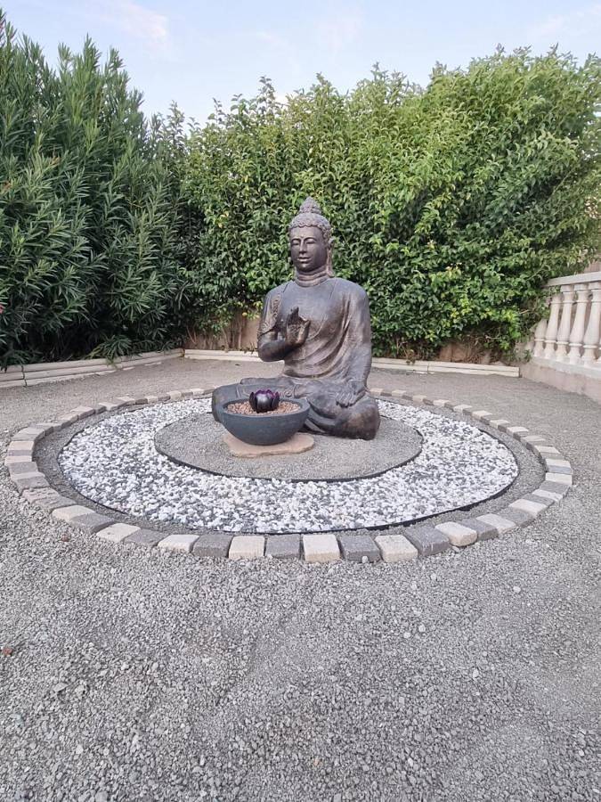 Location de vacances pour 2 personnes, avec jacuzzi et sauna ainsi que jardin et piscine à Lançon-Provence - 2