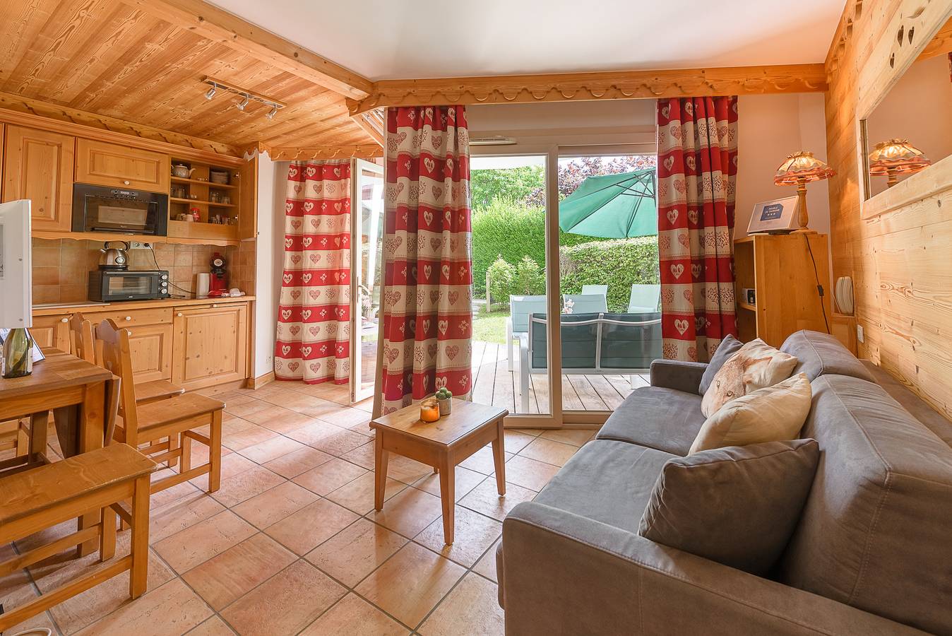 Estudio entero, Baie Des Voiles - #10 Grand Studio rez de jardin in Duingt, Bauges