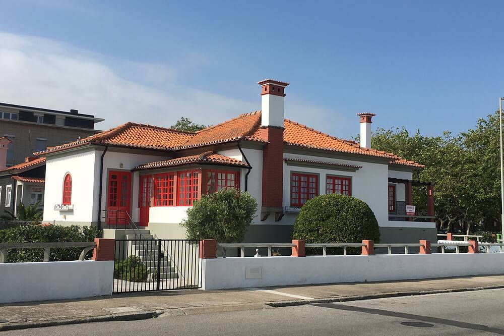 Tennis Park beach house, cerca de la playa y en el centro de Vila do Conde. in Vila do Conde, Distrito de Porto