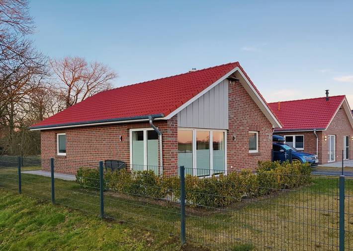 Ferienhaus für 4 Personen, mit Garten in Jade