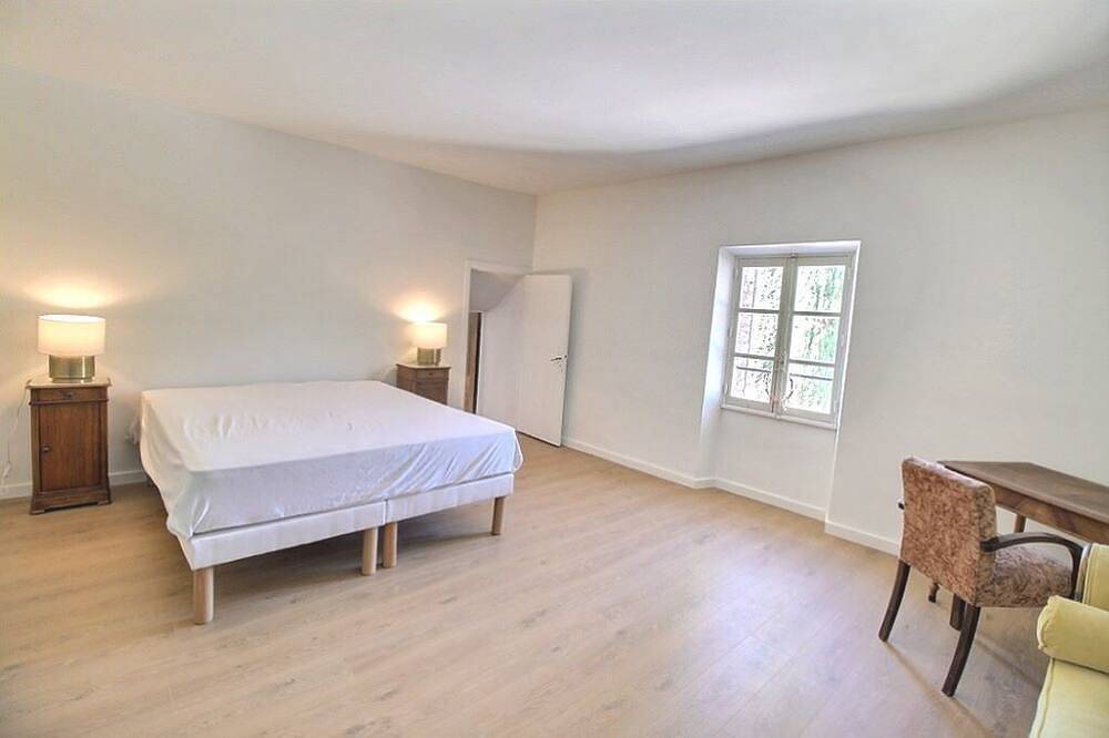 Magnificent Restored Mas With View On The Heights Of Venasque in Venasque, Parc naturel régional du Mont-Ventoux