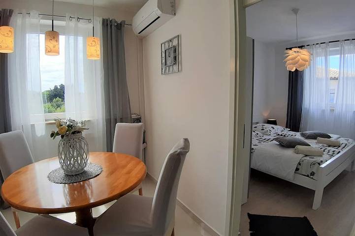 Ganze Wohnung, Apt. Medulin, 200 m vom Meer, 600m vom Sandstrand entfernt in Medulin Stadt, Medulin