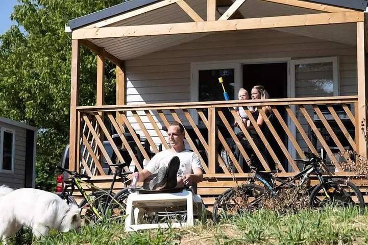 Camping pour 4 personnes à Sampzon
