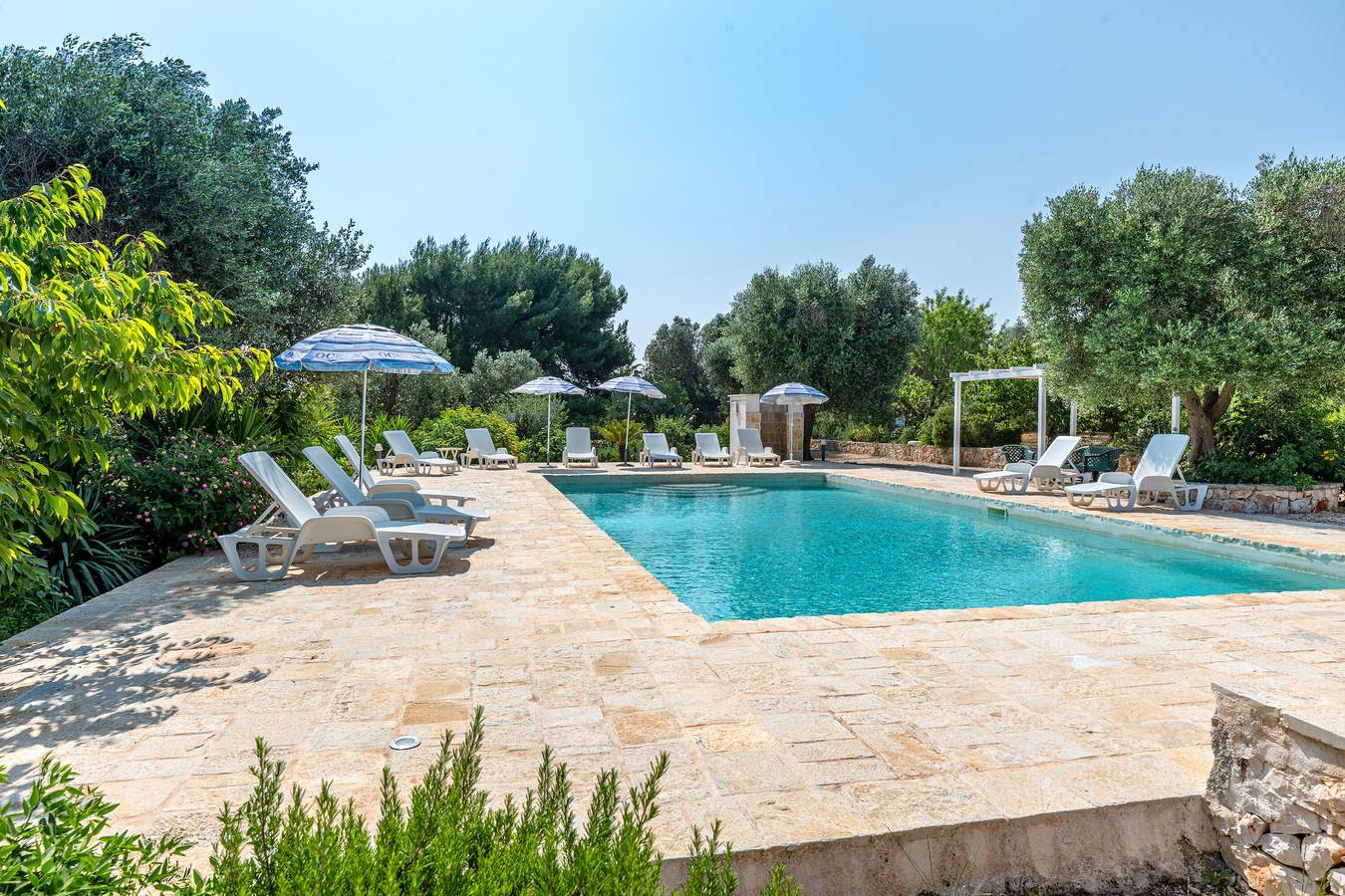 Entire studio, Studio Apartment 'La Casetta In Villa Gianfreda' with Shared Pool, Wi-Fi and Air Conditioning in San Michele Salentino, Salento