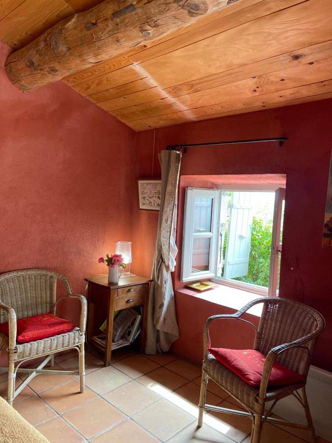 Chambre d’hôte pour 2 personnes, avec jardin ainsi que vue et piscine à Vogüé - 4