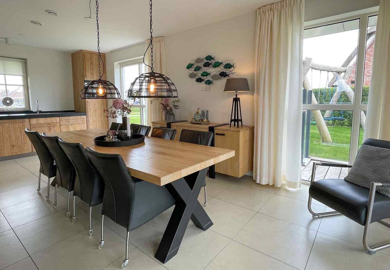 Luxuriöses Ferienhaus für 8 Personen mit finnischer Sauna und Außen Spa am Tjeukemeer in F in Delfstrahuizen, Friesland