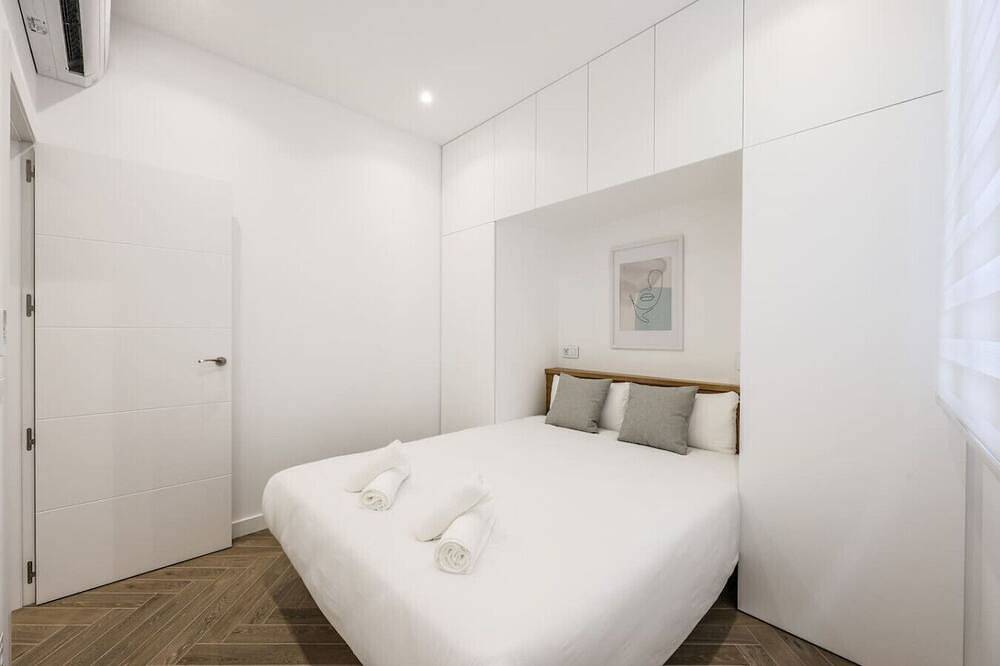 Entire apartment, Urban Tranquility in Madrid with Modern Comforts in Tetuán, Madrid