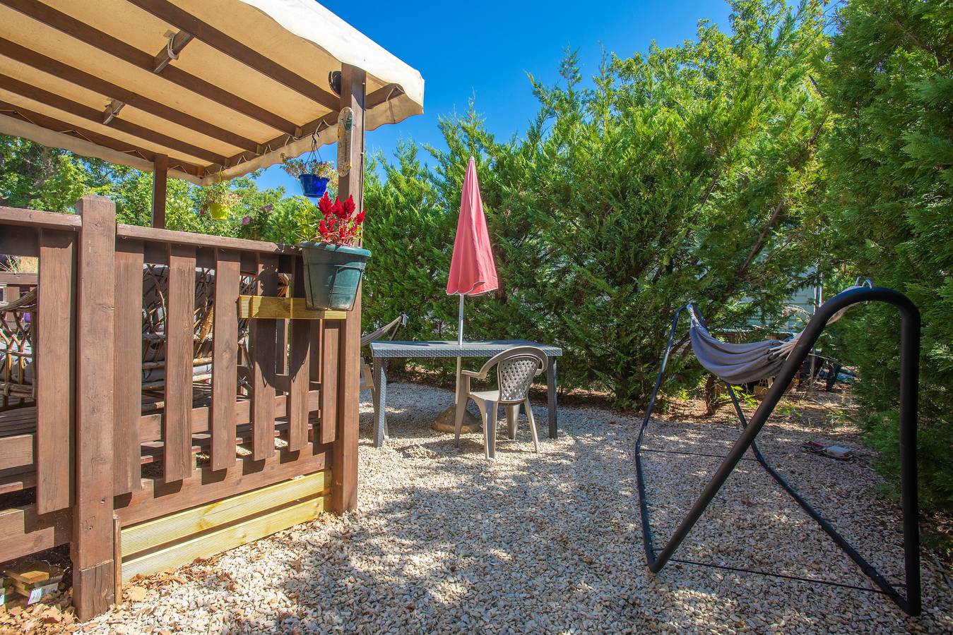 Mobil-home 'Cocoon' avec vue sur le lac, piscine partagée et climatisation in Sainte-Croix-du-Verdon, Parc naturel régional du Verdon