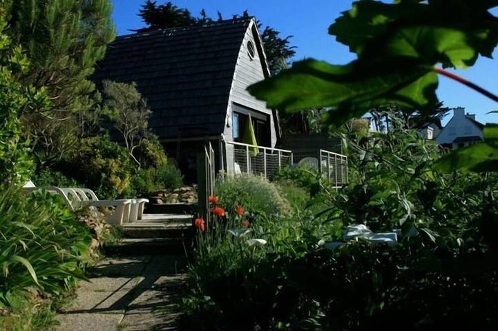 Pieds dans l'eau, maison en bois avec terrasse, vue mer imprenable. in Locquirec, Ceinture Dorée
