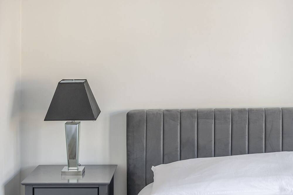 Entire apartment, Moulsham Apartment by Stays Accommodation in Chelmsford, Essex