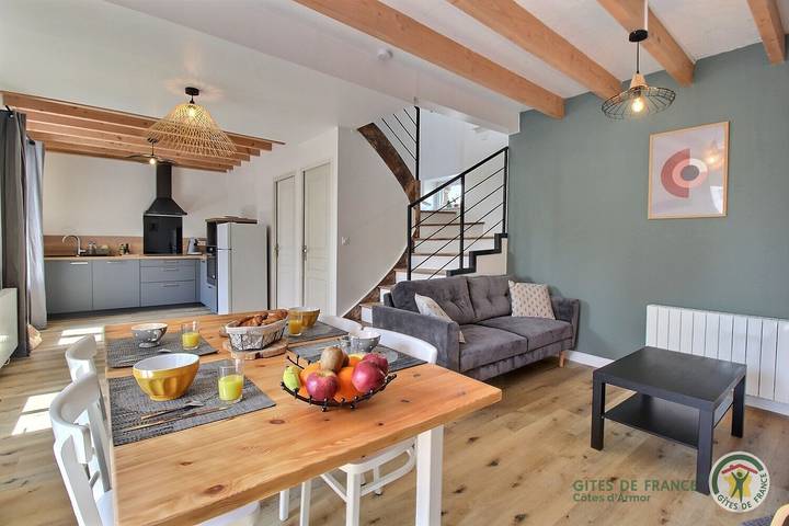 Gîte pour 4 personnes, avec Terrasse ainsi que Jardin et Vue à Gommenec'h