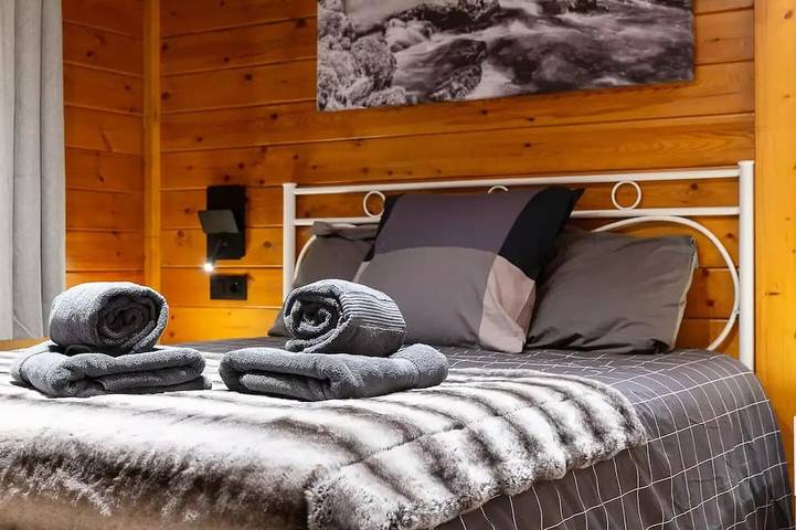 Entire apartment, Refurbished Cabin by Ski Resort & Free Parking in Soldeu, Andorra