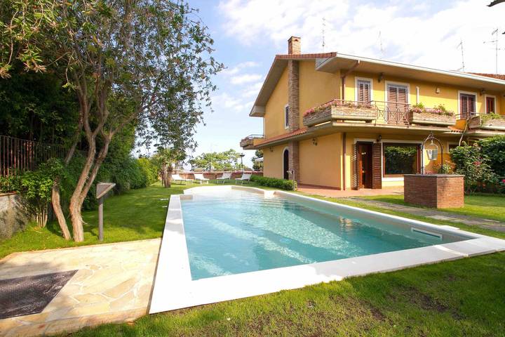Villa per 13 persone, con Balcone e Terrazza nonché Giardino e Piscina per bambini a Trecastagni