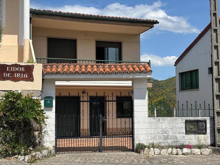 Location de vacances pour 6 personnes, avec Balcon ainsi que Terrasse et Vue à Entrimo