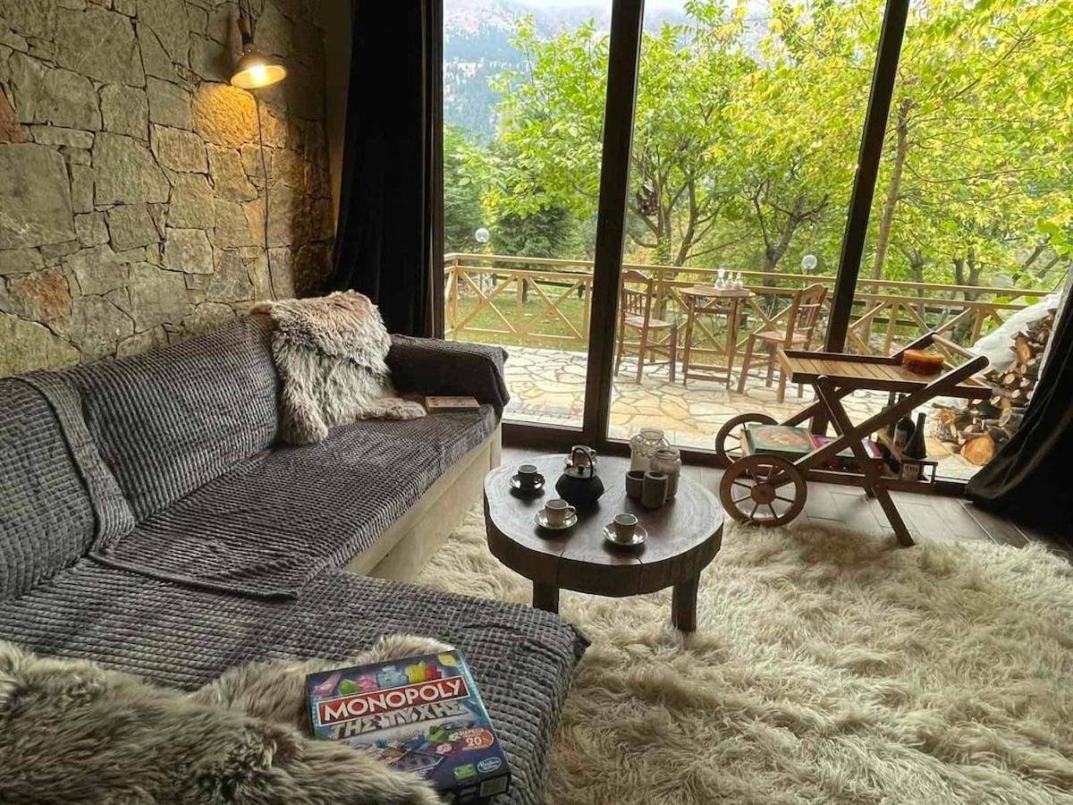 Apartamento entero, Pinecone Lodge, Eptalofos River Garden Chalet in Eptalofos, Región de Phocis