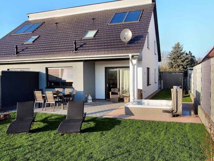 Ferienhaus für 5 Personen, mit Sauna und Garten sowie Ausblick und Terrasse, kinderfreundlich in Mecklenburgische Seenplatte