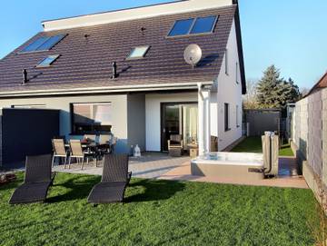 Ferienhaus für 5 Personen, mit Terrasse und Garten sowie Sauna und Ausblick, kinderfreundlich in Göhren-Lebbin