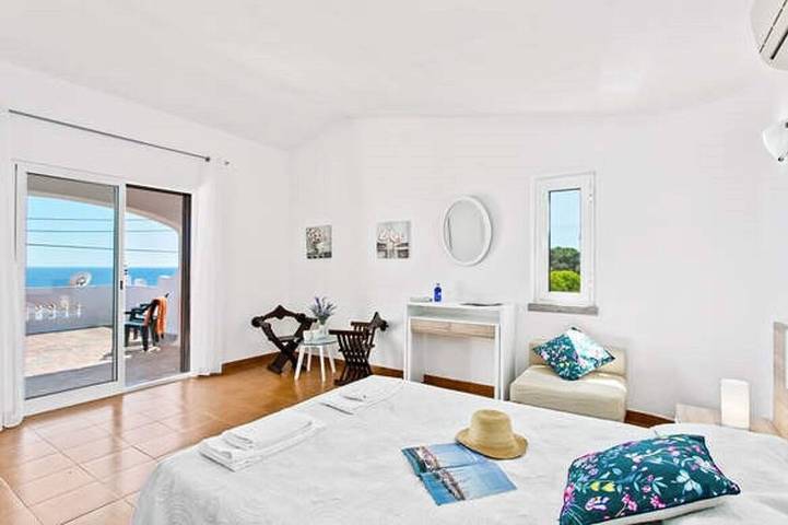 Schönes 4-Schlafzimmer Villa in Carvoeiro, am Meer in Carvoeiro, Faro Distrikt