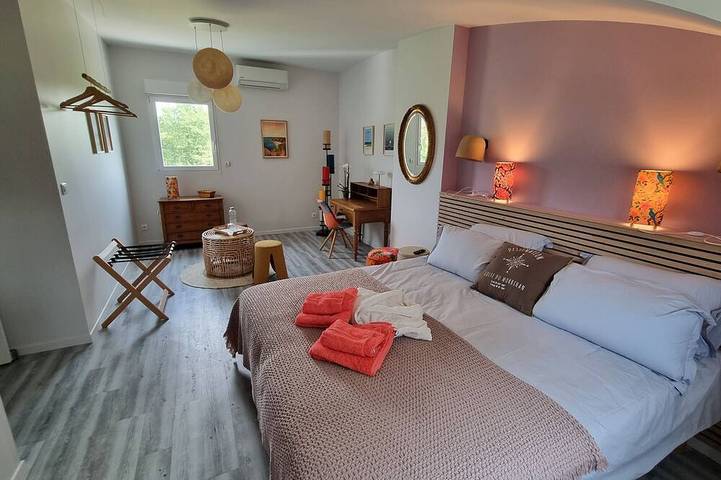 Alojamiento y desayuno para 2 personas, con piscina y jardín - 1