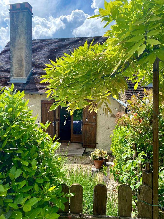 Location de vacances pour 3 personnes, avec jardin, animaux acceptés à Badefols-d'Ans