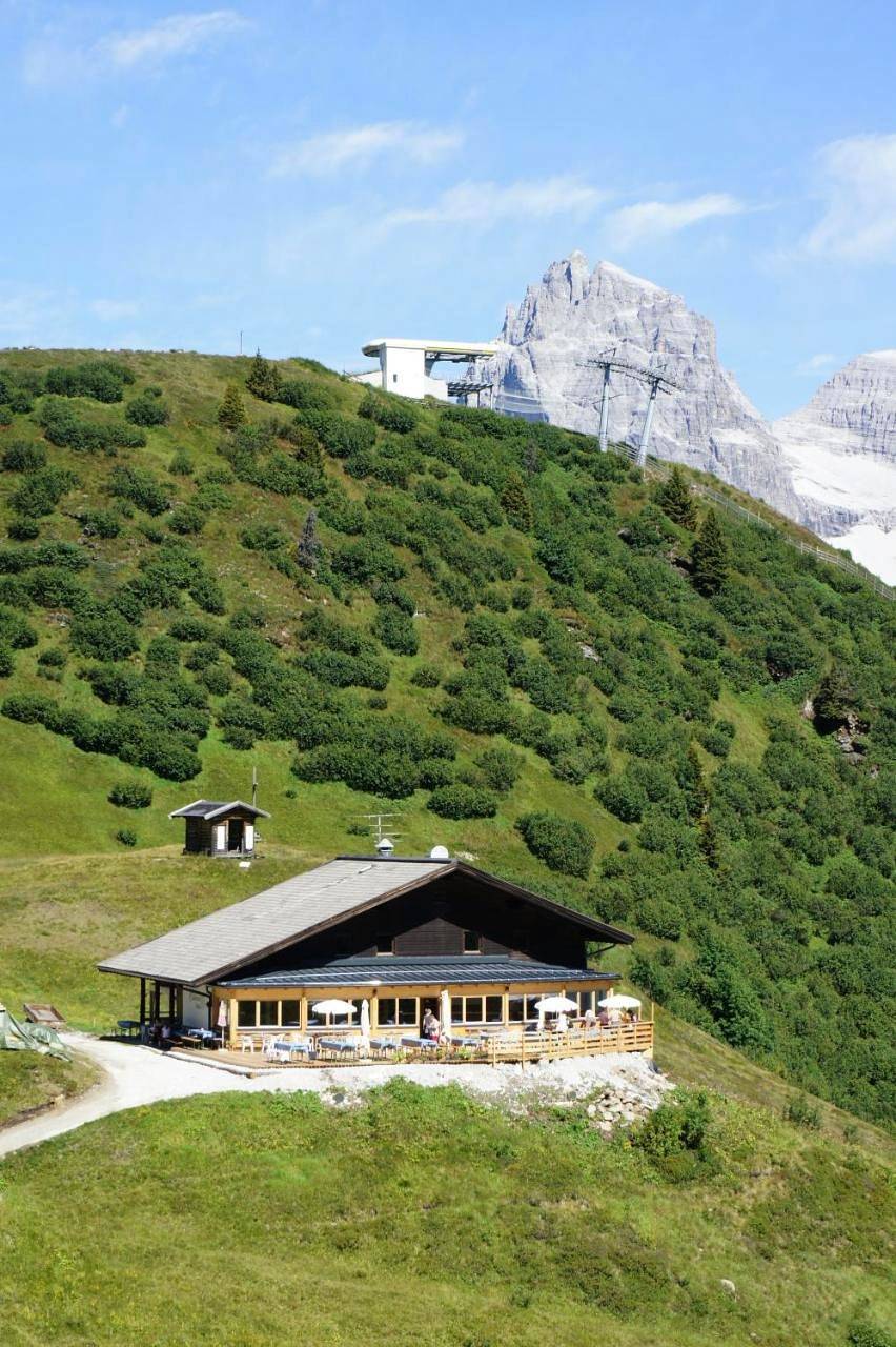 Edelweisshütte Ladurns in Stubaier Alpen, Brenner