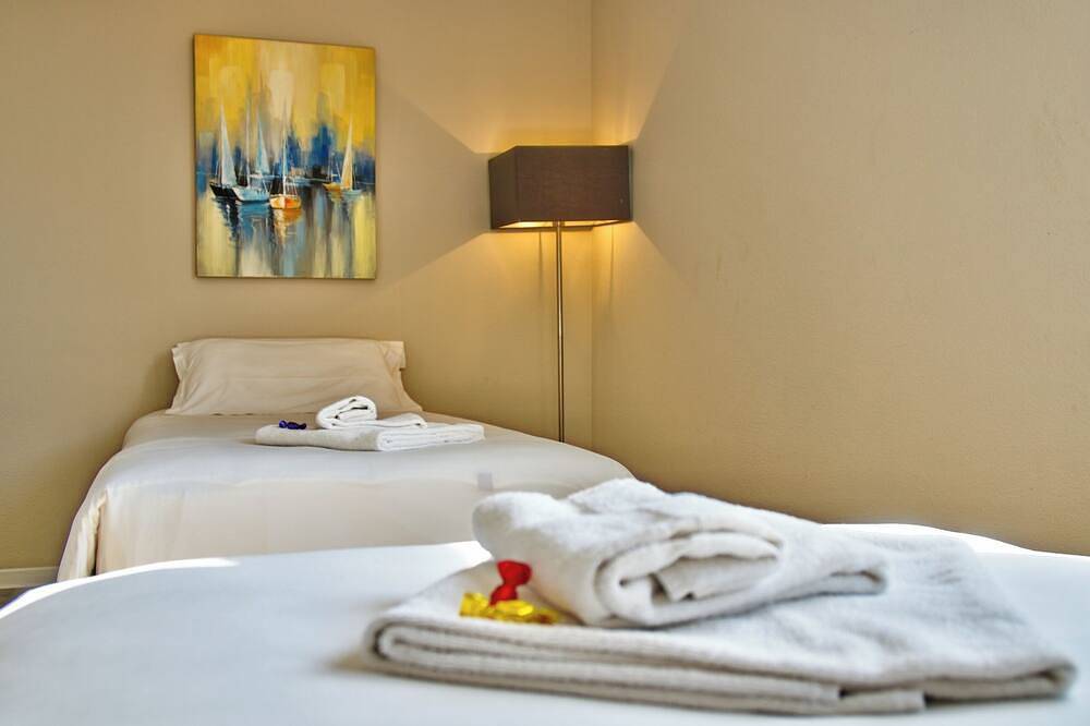 French Getaway in Trendy Town! 3 Convenient Units, Free Parking in Mouguerre, Bayonne region