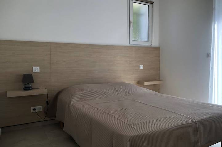 Gîte pour 2 personnes, avec balcon ainsi que piscine et jardin dans Pigna - 2