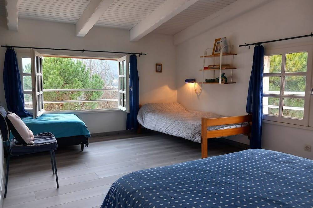Maison individuelle avec piscine entre Tarascon et Foix Vue sur Pyrénées in Mercus-Garrabet, Ariège