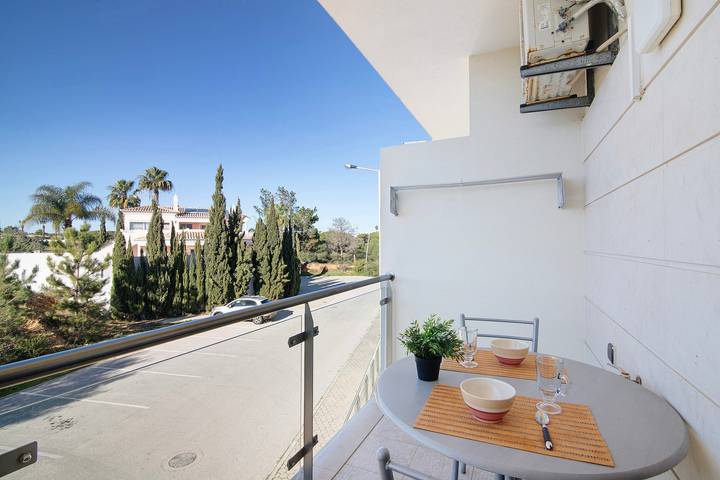 Apartamento de férias para 4 pessoas, com varanda e piscina infantil e ainda jardim - 1