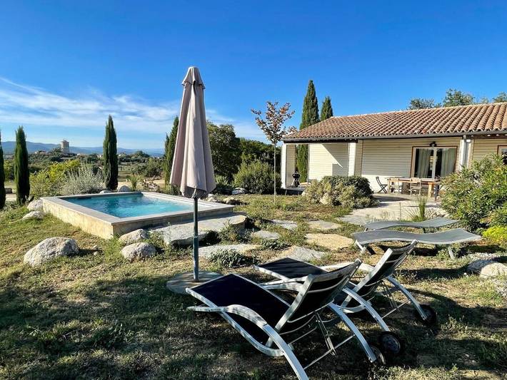 Location de vacances pour 8 personnes, avec vue ainsi que jardin et piscine à Saint-Hilaire-de-Brethmas - 2
