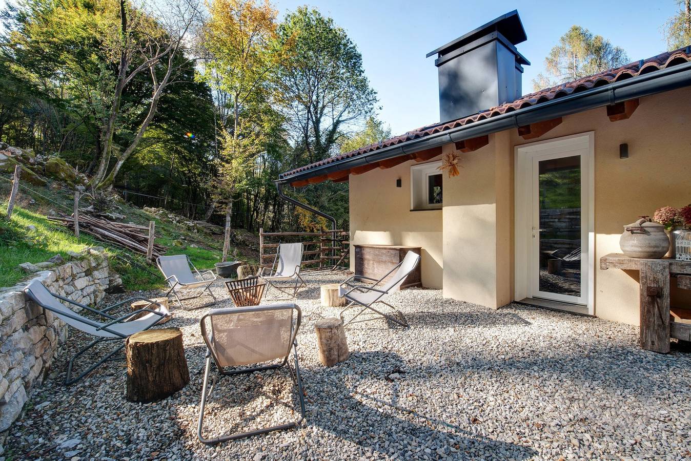 Landhaus "In Pietra Immerso Nel Verde" mit Bergblick, Privatem Garten und Wlan in Gemeinde Argegno, Comer See