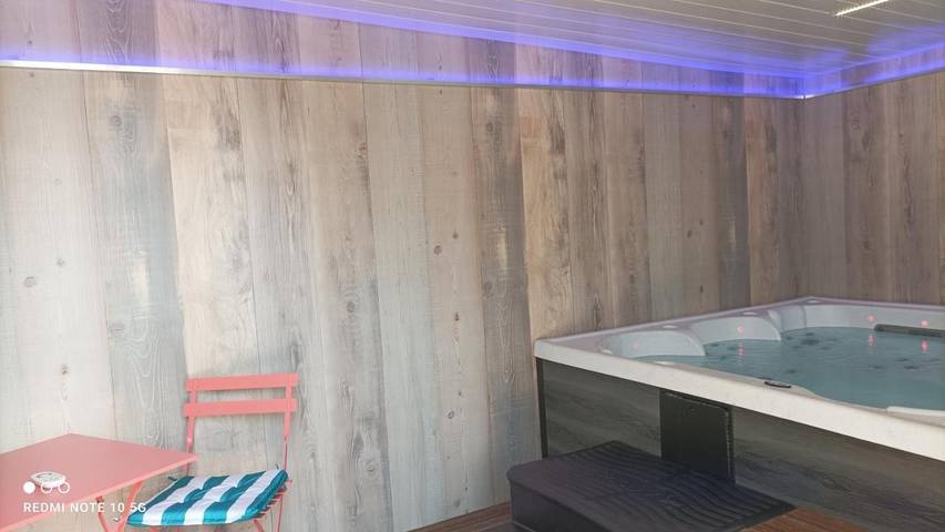 Location de vacances pour 10 personnes, avec jacuzzi et terrasse à Le Mesnil-Amand - 3