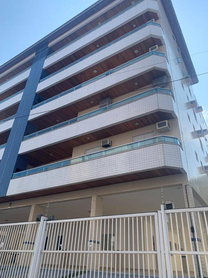 Casas e apartamentos de temporada para 9 pessoas, com balcão e piscina e ainda sauna, com animais de estimação em Praia Grande Ubatuba