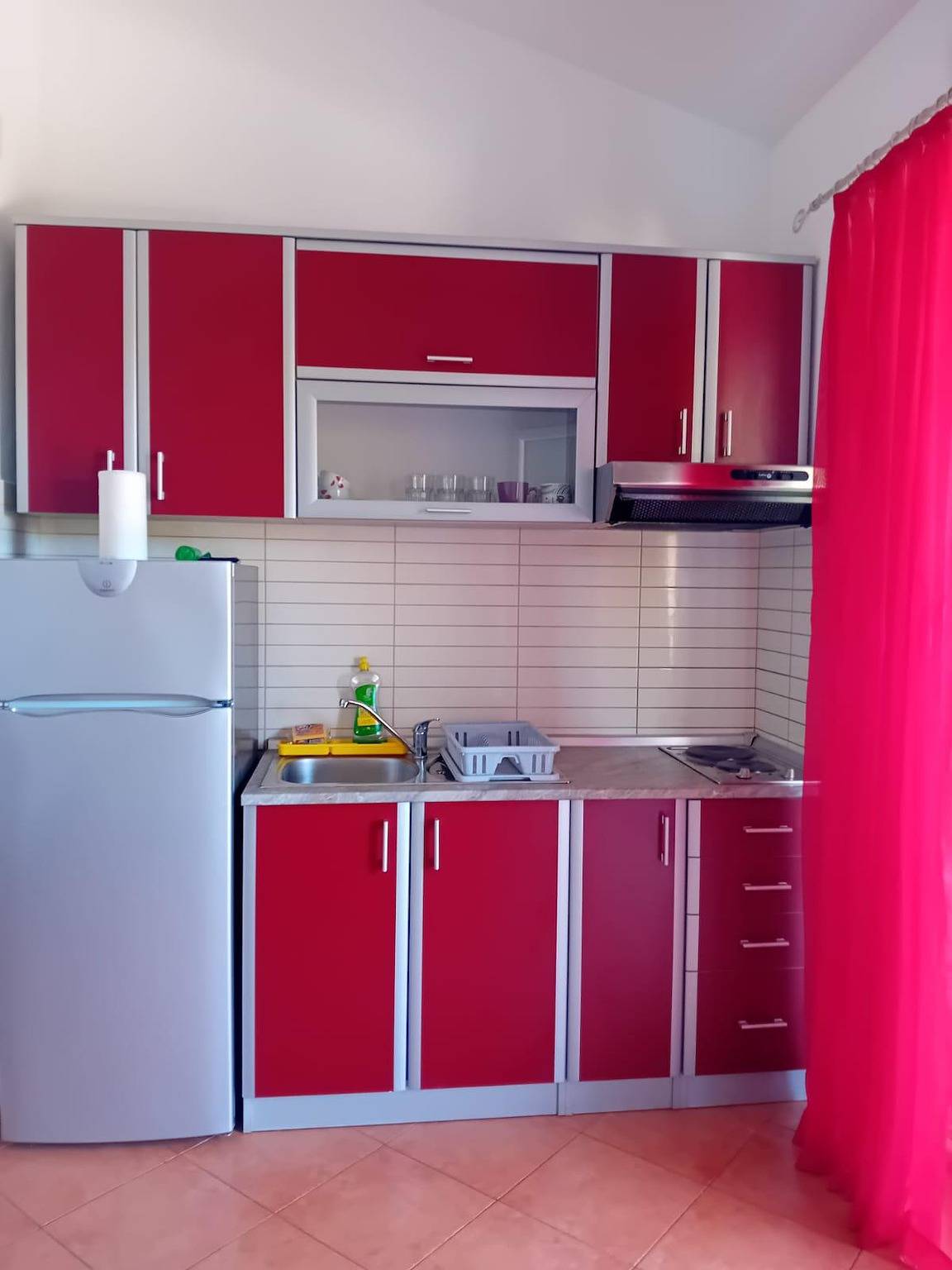 Ganze Wohnung, 1-Zimmer-Ferienwohnung mit Terrasse und Meerblick Drage, Biograd -c in Drage (Pakoštane), Zadar