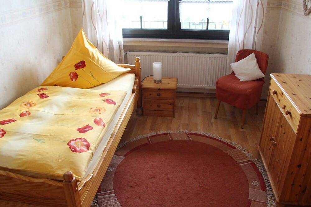 Ganze Wohnung, Ferienwohnung Sohns - 5-Bett-Ferienwohnung mit Balkon in Habscheid, Eifelkreis Bitburg-Prüm