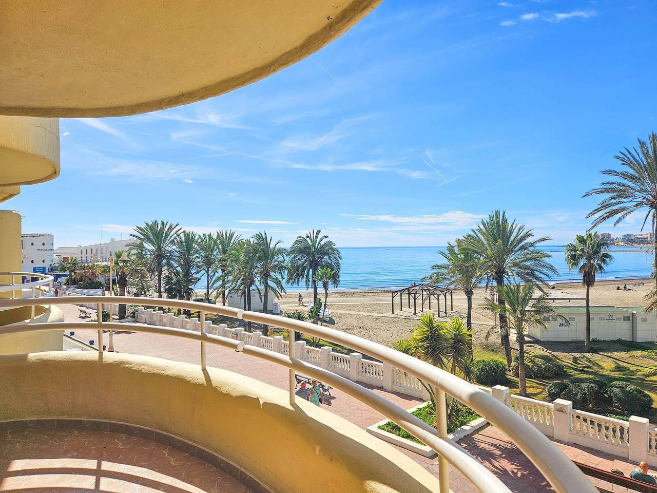 Entire apartment, Beachfront property in Benalmadena marina in Benalmádena Costa, Benalmádena