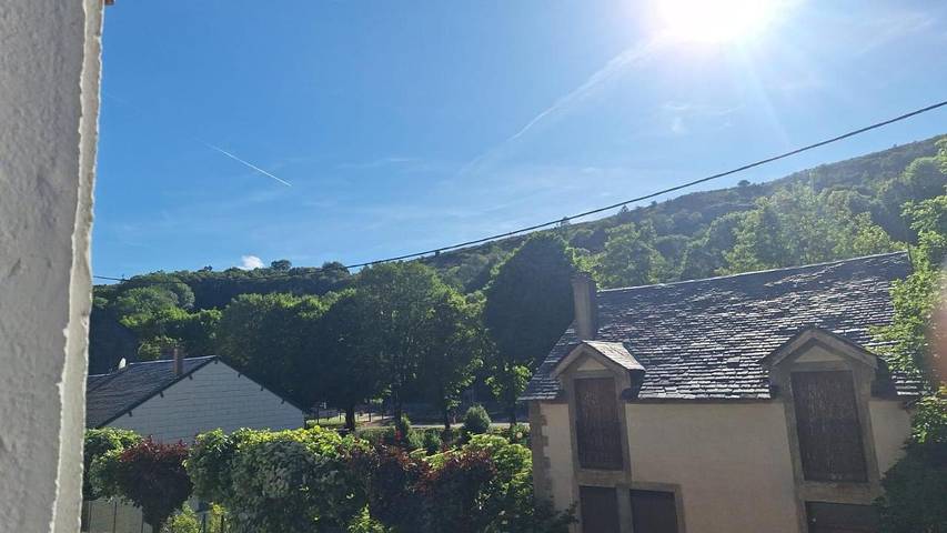 Location de vacances pour 10 personnes, avec Terrasse ainsi que Jardin et Vue à Murat-sur-Vèbre