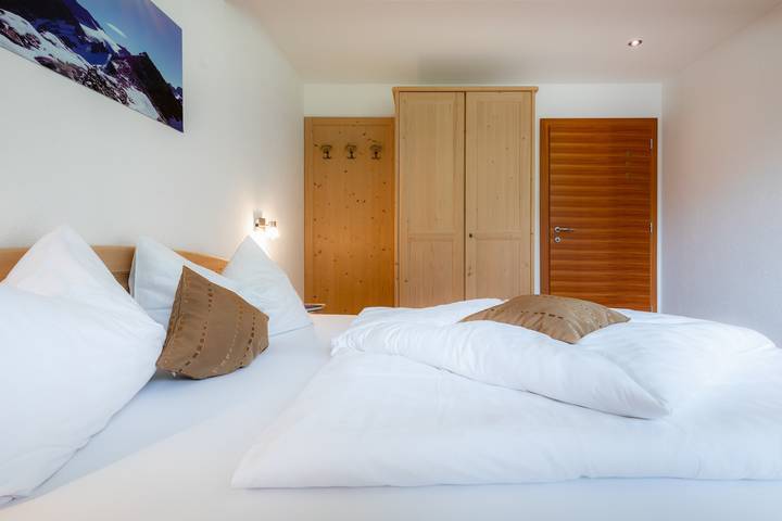 Hel lejlighed, Apartment 'Ausserglieshof Wohnung Weißkugel' with Mountain View, Shared Garden and Wi-Fi in Mals, Saldurkamm