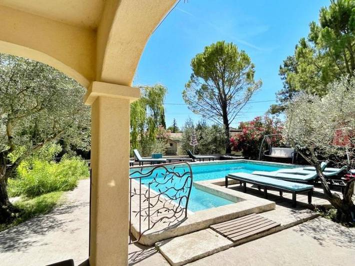 Location de vacances pour 16 personnes, avec piscine et sauna ainsi que jardin et vue, animaux acceptés à Althen-des-Paluds - 4