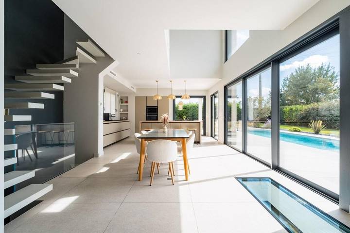 Location de vacances pour 10 personnes, avec Terrasse ainsi que Jardin et Piscine à Sainte-Foy-d'Aigrefeuille