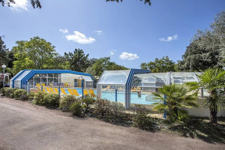 Camping für 10 Personen, mit Terrasse und Pool, mit Haustier in der Charente-Maritime - 2