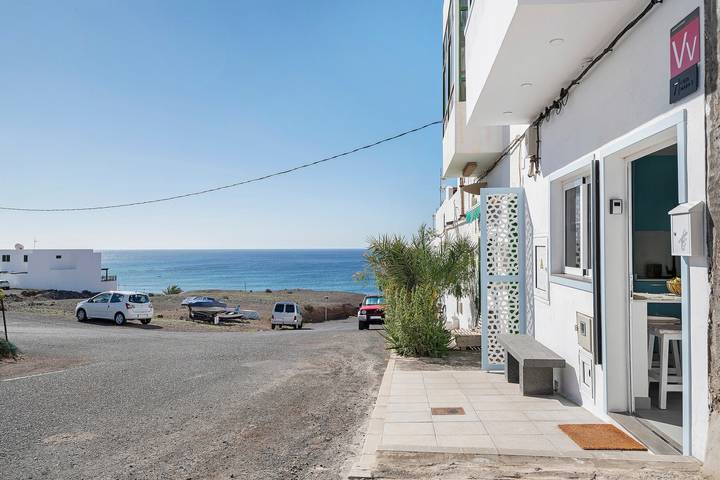 Estudio entero, Estudio de vacaciones 'Casa Mara 1' con vistas al mar, Wi-Fi y aire acondicionado in Quemada Beach, Yaiza