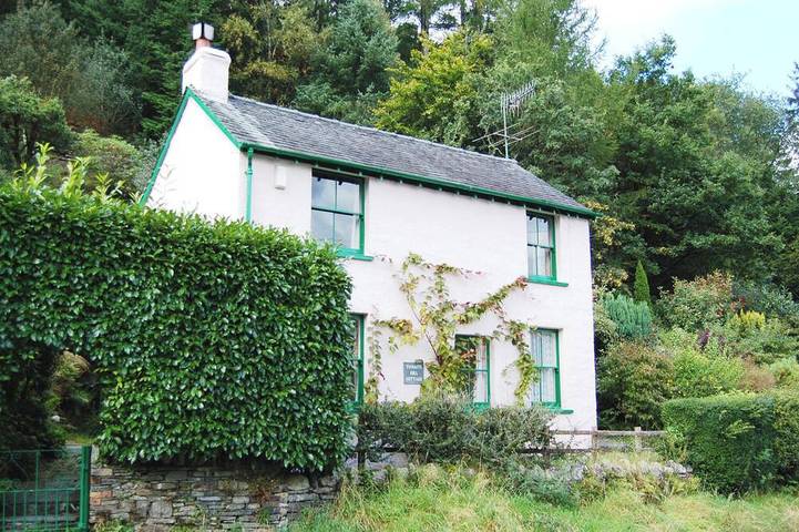Log cabin for 4 people, with garden in Bassenthwaite Lake