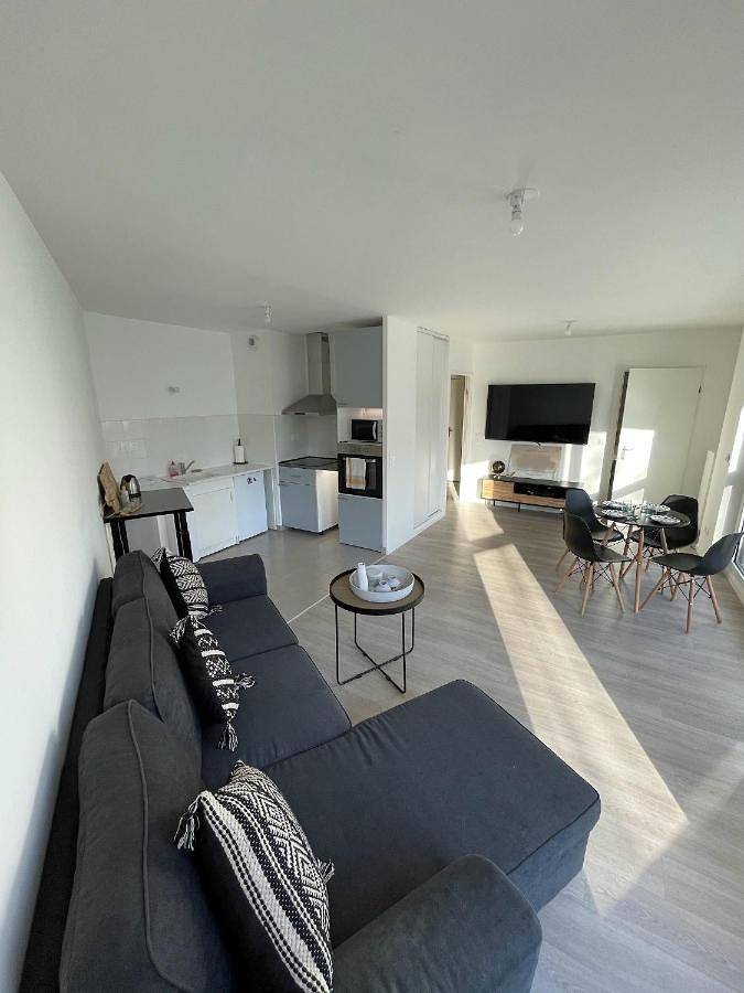 Gîte pour 4 personnes, avec terrasse dans Stade Yves du Manoir - 3