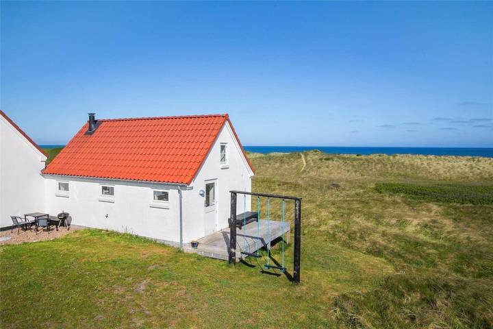 Ferieudlejning for 2 personer, med Terrasse i Lild Strand