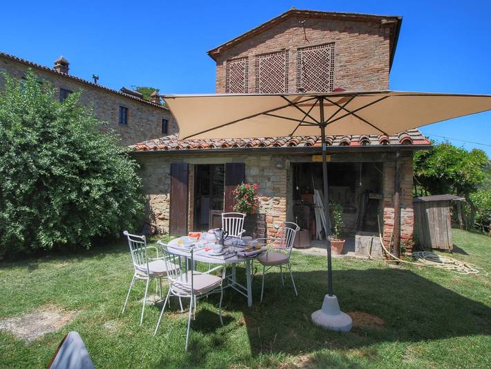 Agriturismo per 5 persone, con Giardino a Montone