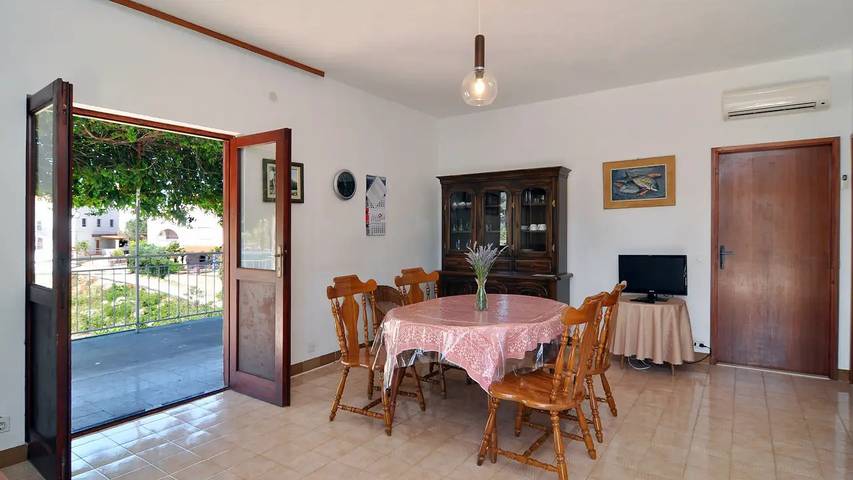 Gîte pour 5 personnes, avec terrasse à Rogoznica - 2