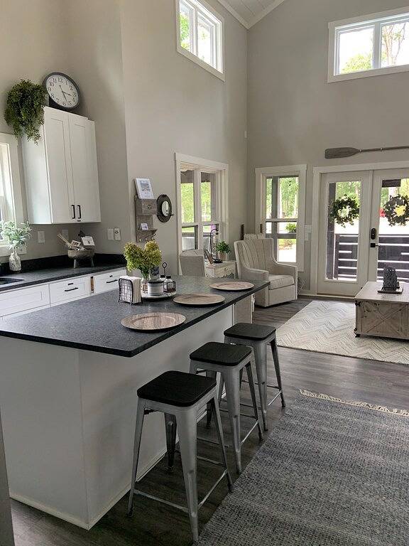 Swordfish Suite Dog friendly- Pup Shed Retreat in Grundy County